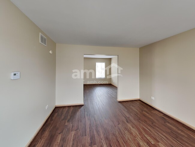 Foto del edificio - 1328 Emington Ln