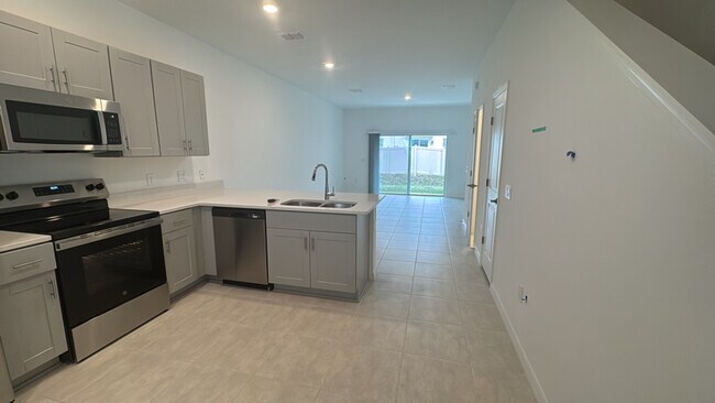 Building Photo - 3192 Skyline Lp