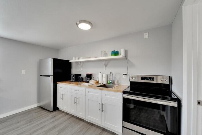 Building Photo - 8818 Rocky Creek Dr
