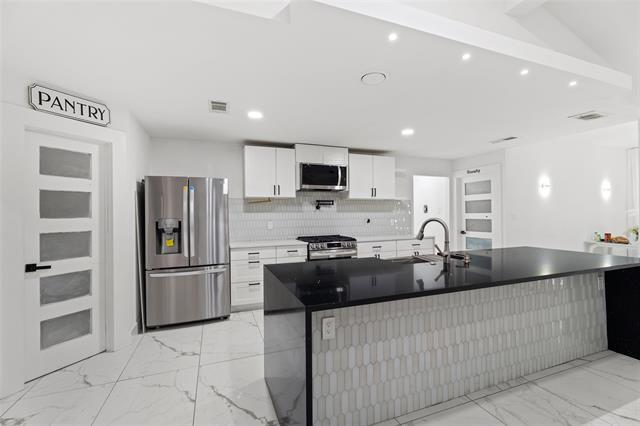 Foto del edificio - 1403 Carriage Ln