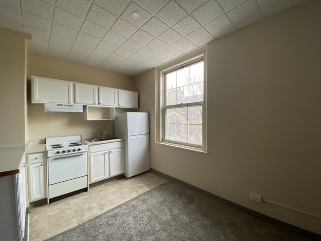 Interior Photo - 1233 Marshall / 1222-36 Cass