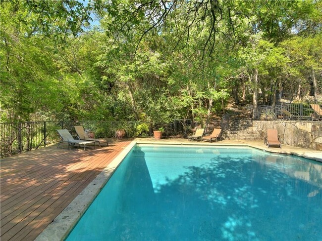 Building Photo - 4711 Spicewood Springs Rd