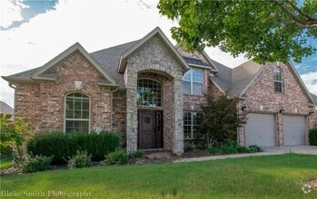 Building Photo - 2247 N Berkleigh Dr