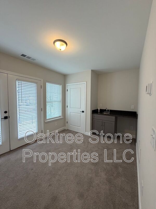 Foto del edificio - 1996 Main St NW