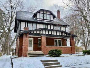 Building Photo - 711 Chestnut St