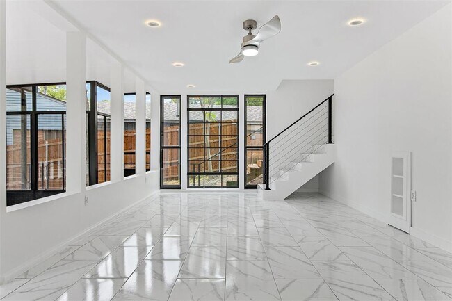 Foto del edificio - 1731 Elmwood Blvd