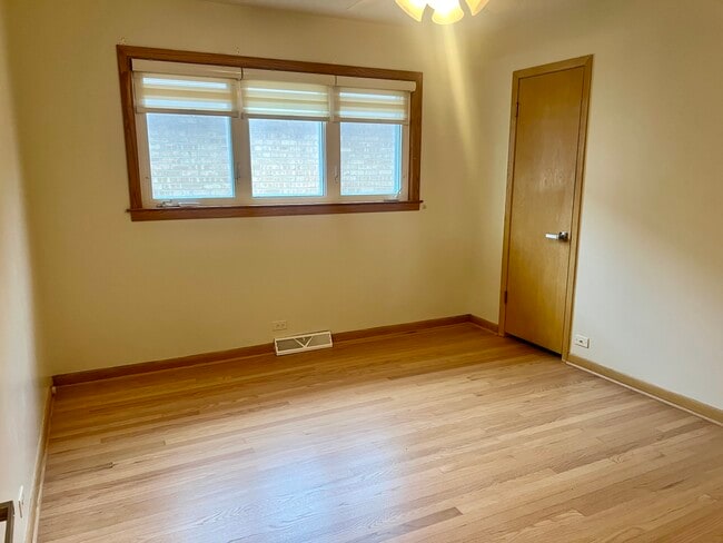 Foto del edificio - 4852 N Greenwood Ave