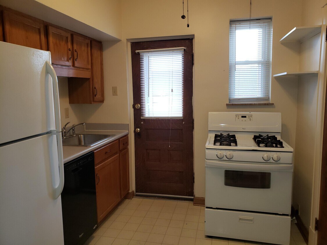 Primary Photo - 3724 Lovell Ave