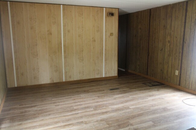 Building Photo - 3004 Treasure Ave