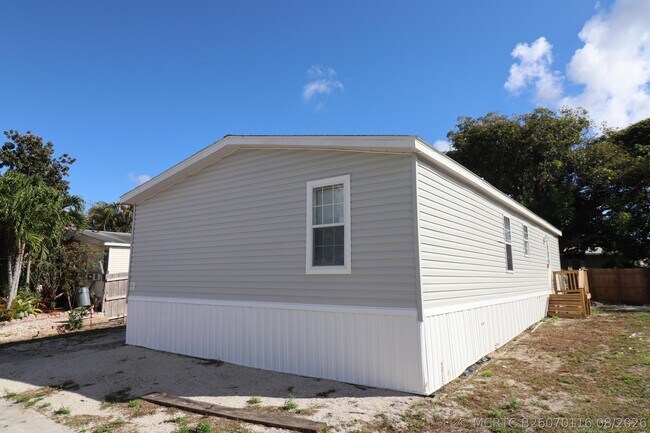 Foto del edificio - 22868 Dolphin Rd