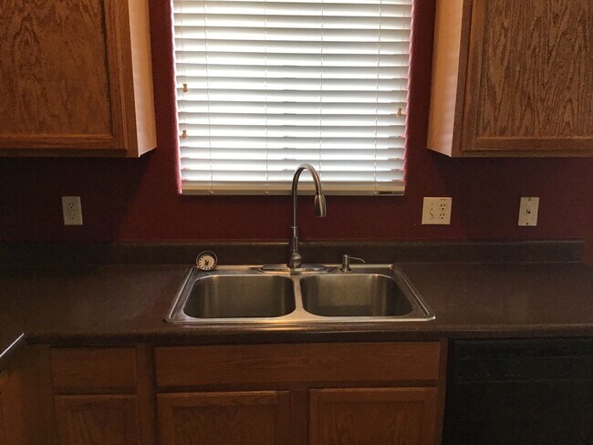 Building Photo - Beautiful 3Bed & 2Bath w/ Den, near Davis Monthan, Vail school district