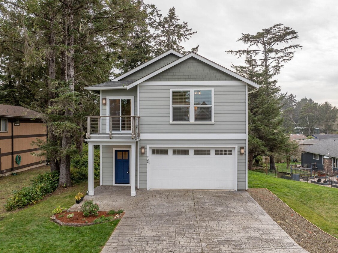 Foto principal - Beautiful Home in Depoe Bay!