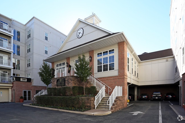 Leasing Office - Lumina