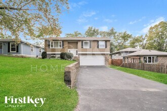 Building Photo - 0N084 Elmwood St