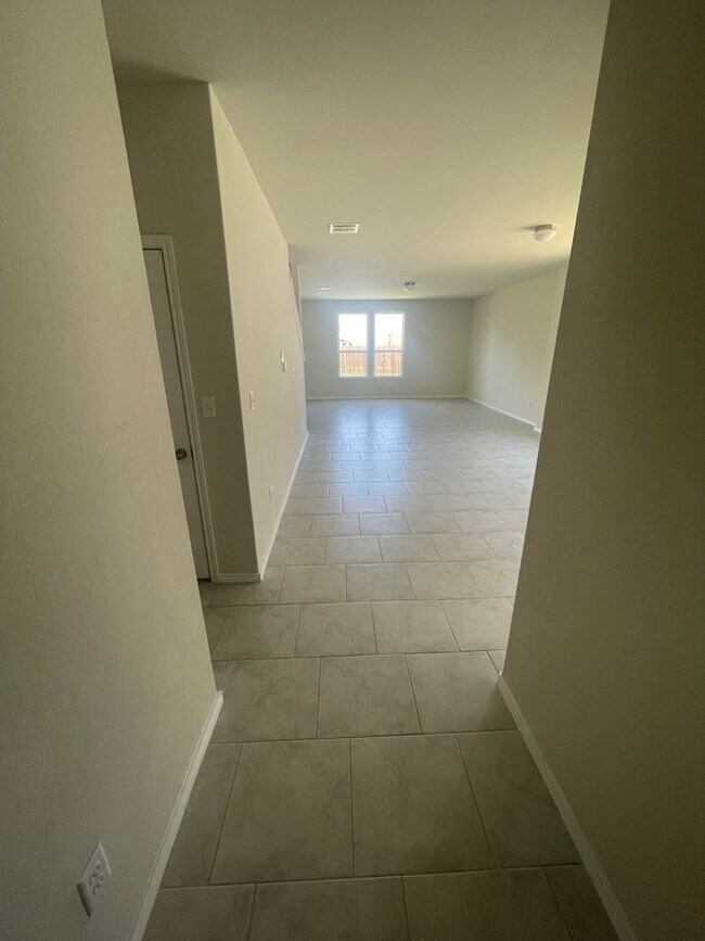 Foto del edificio - 10606 Mexia Avenue