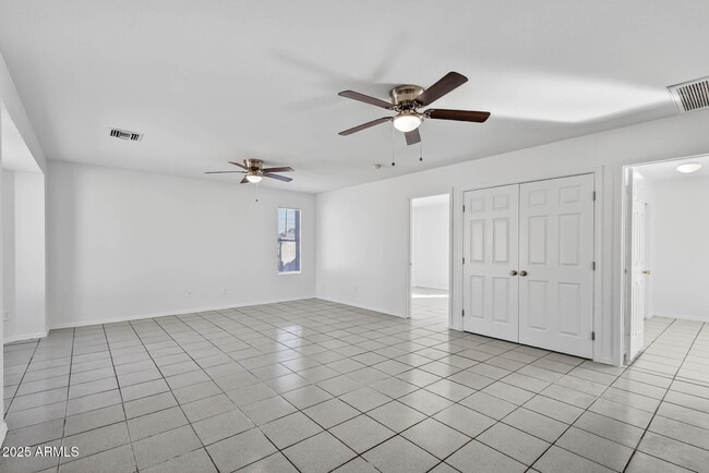 Foto del edificio - 8321 W Edwards St