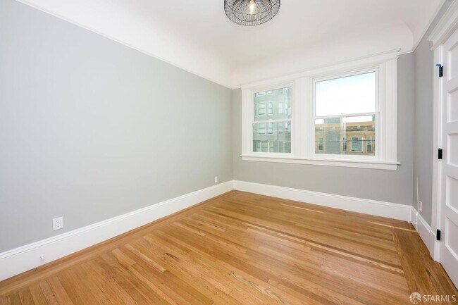 Building Photo - 1524 Leavenworth St