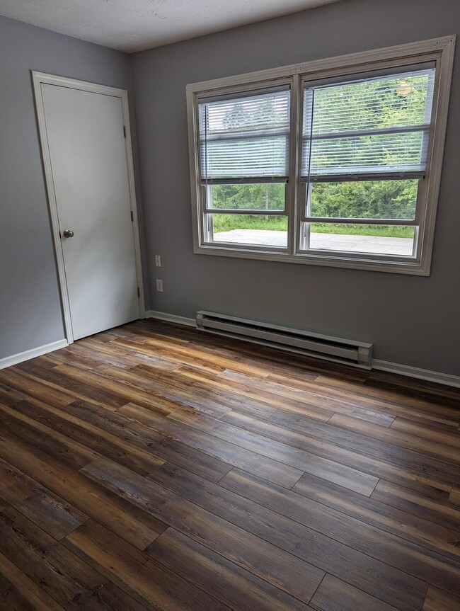 Foto del edificio - Salem 12646-52 on Sharon Lynn