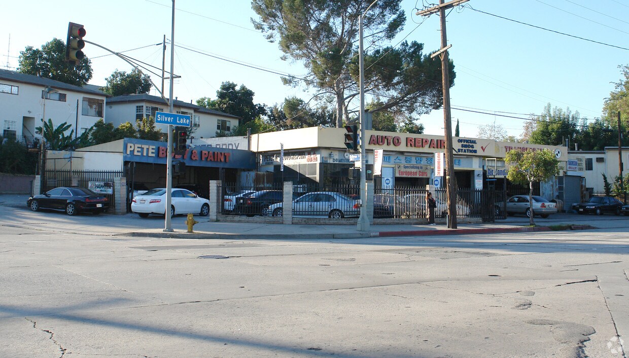 520 Silver Lake Blvd - 3125 London St