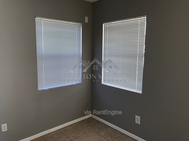 Foto del edificio - 12525 W Rosewood Ln