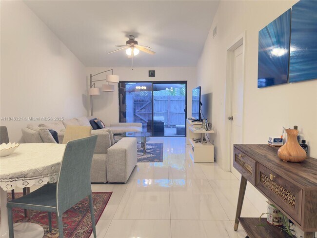 Foto del edificio - 3078 S Oakland Forest Dr