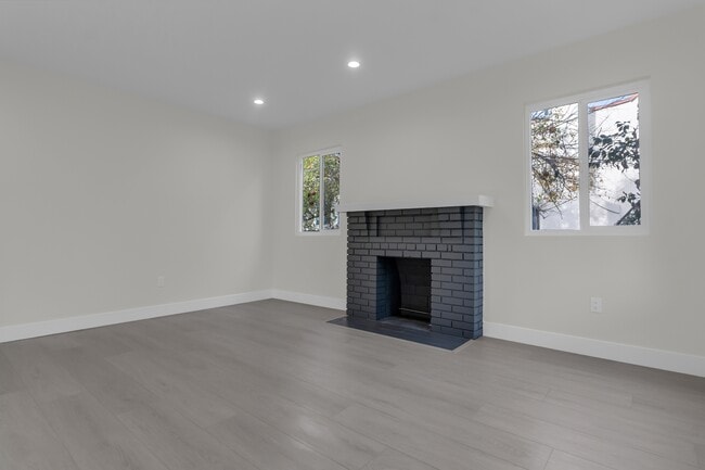 Building Photo - 4059 Denker Ave