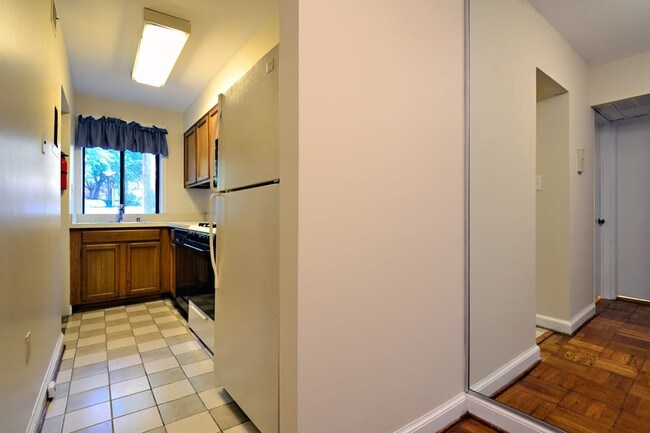 Building Photo - 3819 Davis Pl NW