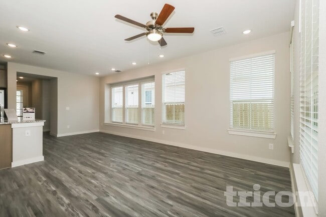 Building Photo - 1605 Mexican Heather Dr