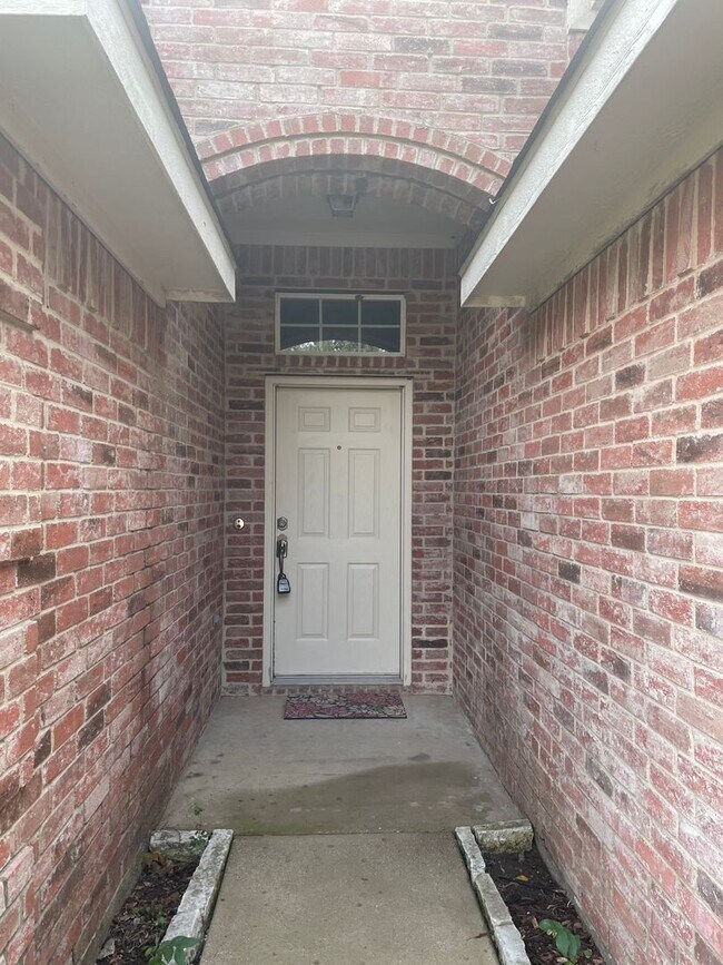Building Photo - 621 Clearbrook St
