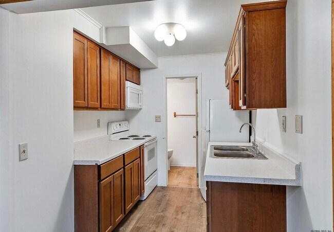 Cocina - 661 Watervliet Shaker Rd