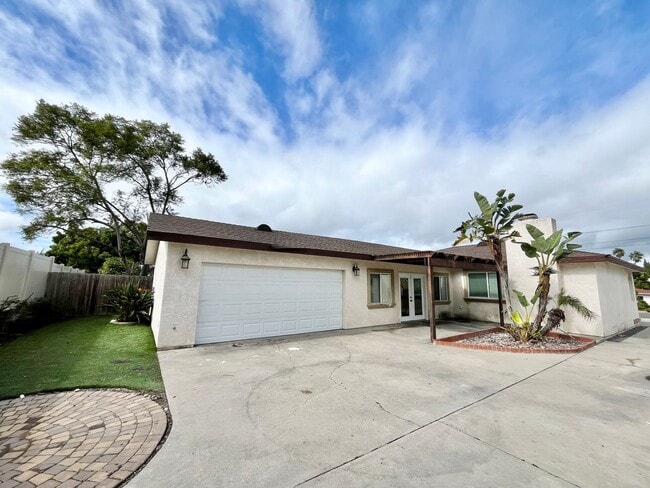 Building Photo - 4BR/3BA Large House - Single Story, No Carpet, AC, Washer/Dryer in Unit, Small Yard, 2 Car Garage...