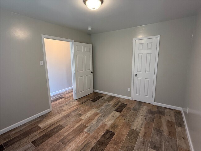 Foto del edificio - 8343 Bigwood St