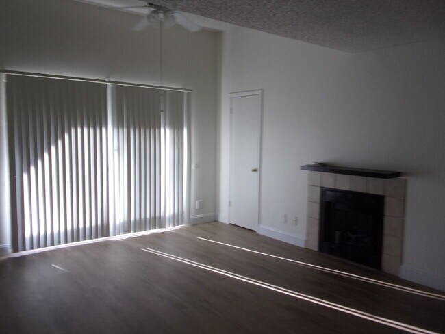 dining living - 360 Lake Ontario Ct