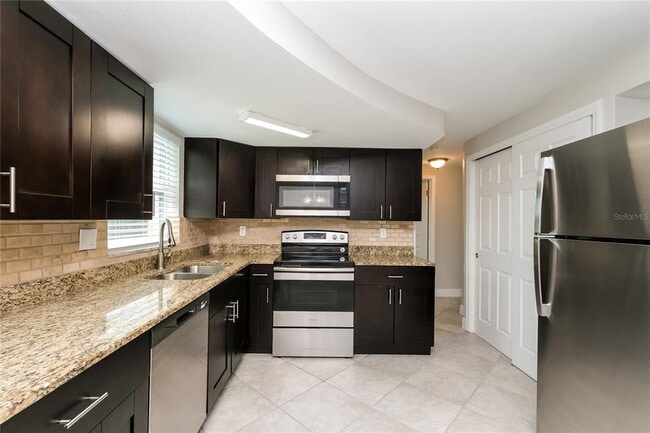 Foto del edificio - 3415 Rosefield Dr