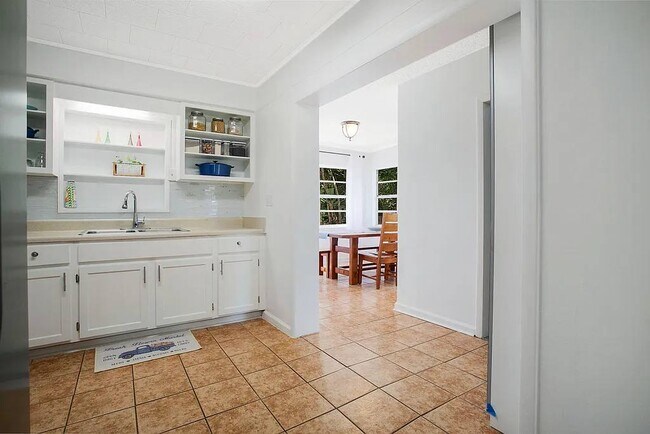 Foto del edificio - 4366 Shorecrest Dr