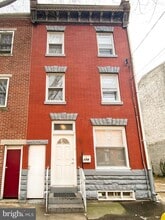 Building Photo - 174 Master St