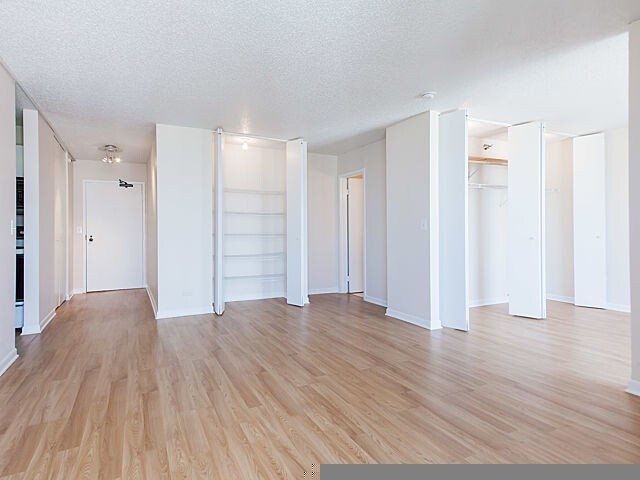 Building Photo - 1214 N La Salle Dr