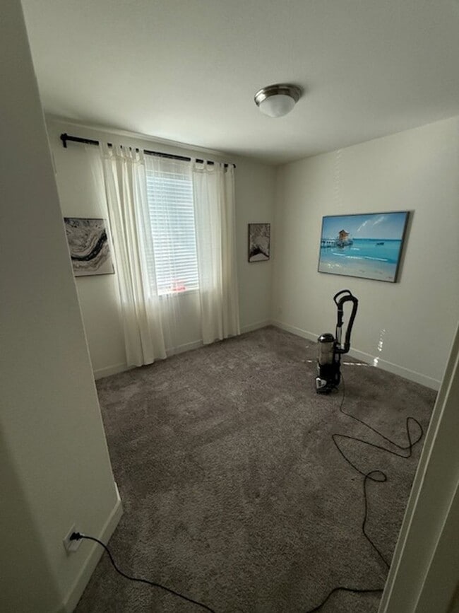 Building Photo - 6041 Oberlander Dr
