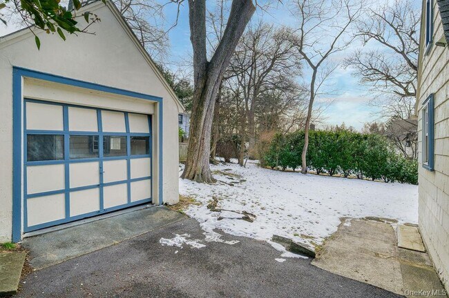 Building Photo - 8 Ridgecrest W