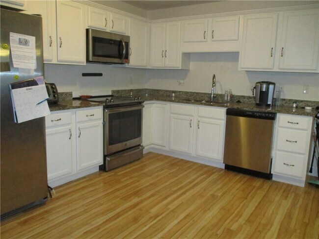 Building Photo - 12 Gray Coach Ln