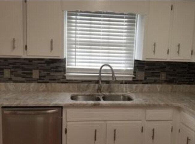 Foto del edificio - 900 Sumac Cir