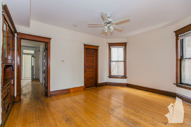 Building Photo - 3637 N Paulina St