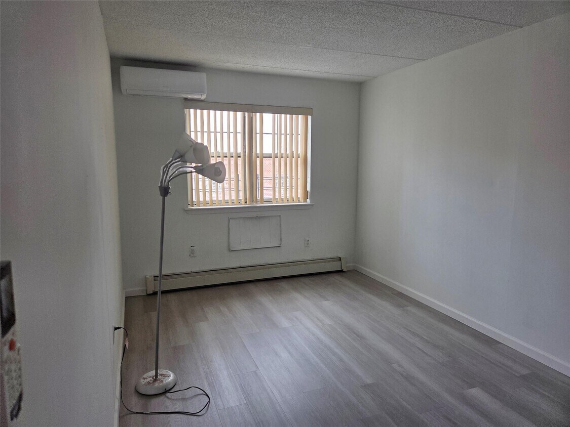 Foto del edificio - 832 Bryant Ave