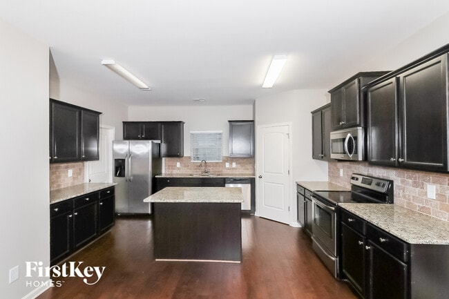Building Photo - 555 Westridge Cir