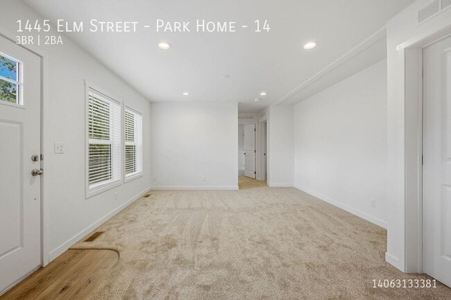 Building Photo - 1445 Elm St