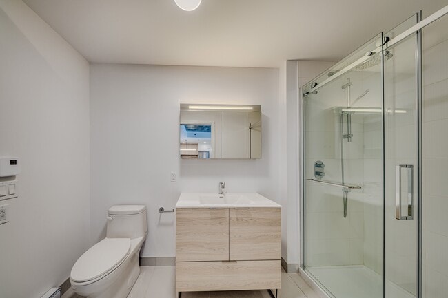 Building Photo - B636