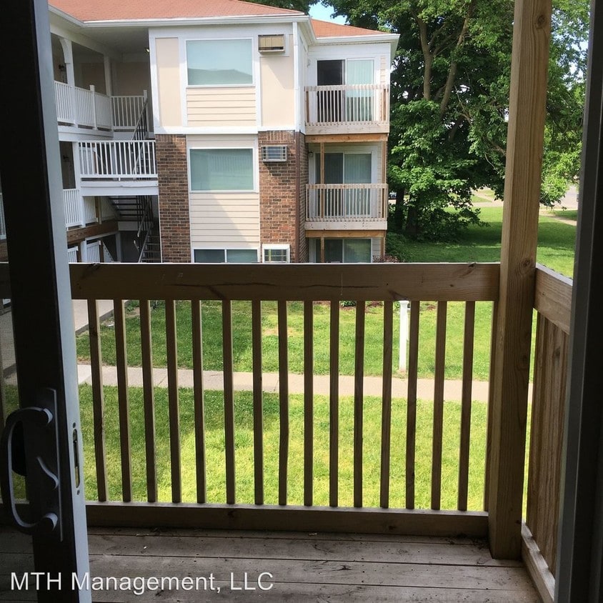 1115 Dorchester Cir, Lansing, MI 48910 Condo for Rent in Lansing, MI
