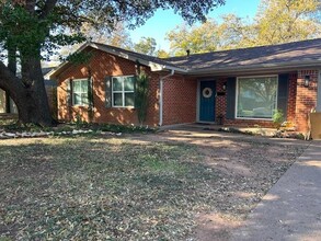 Building Photo - 2526 Elmwood Dr