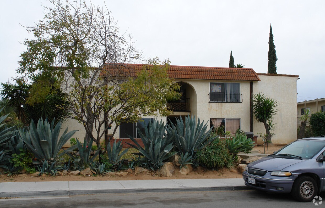 Building Photo - 1204 S Vine St