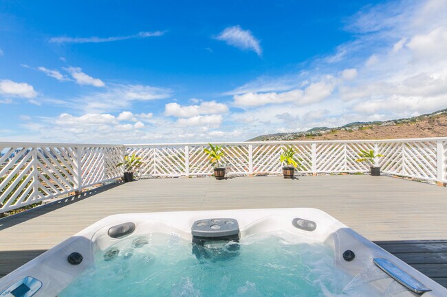 Foto del edificio - 1341 Highview Pl